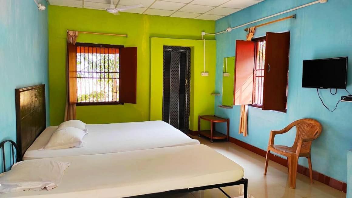 Estuarine Village Resort Satabhaya Экстерьер фото