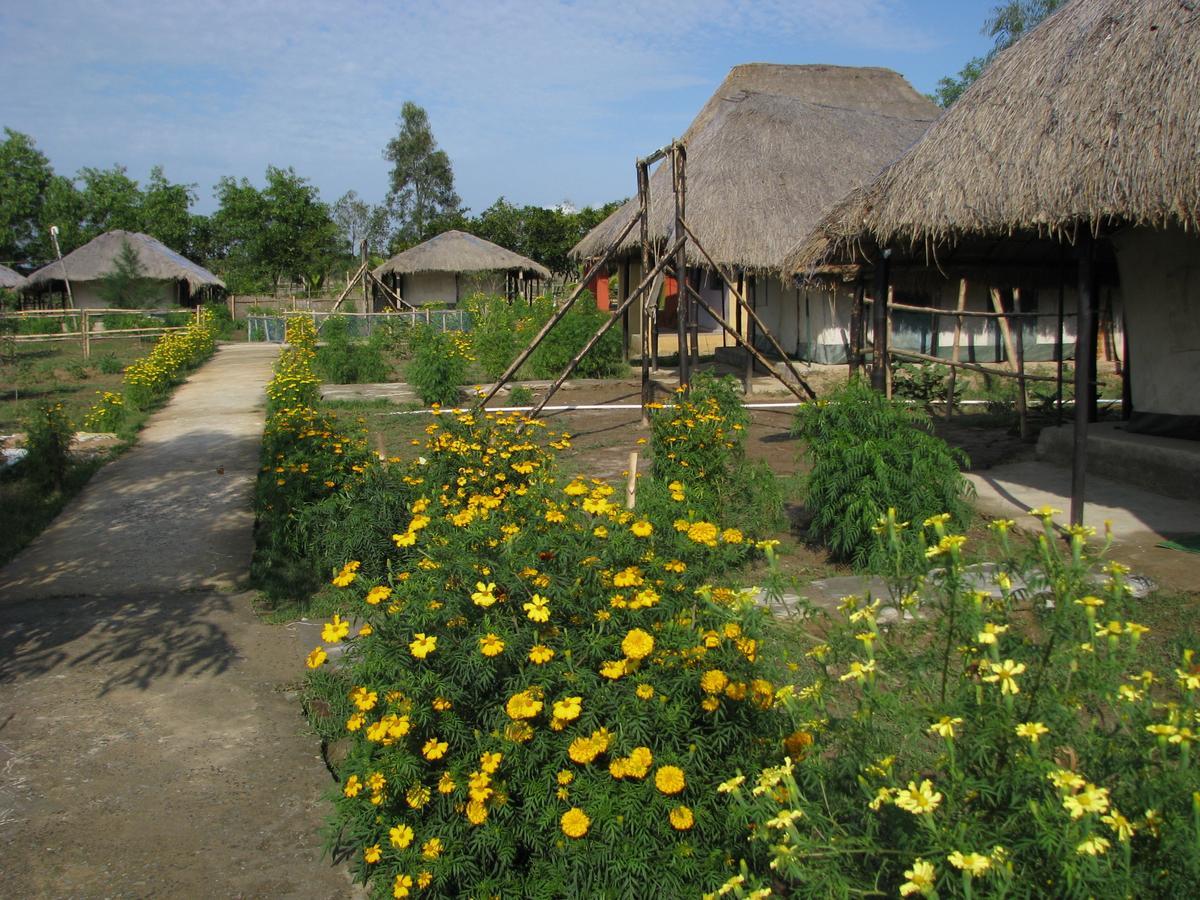 Estuarine Village Resort Satabhaya Экстерьер фото