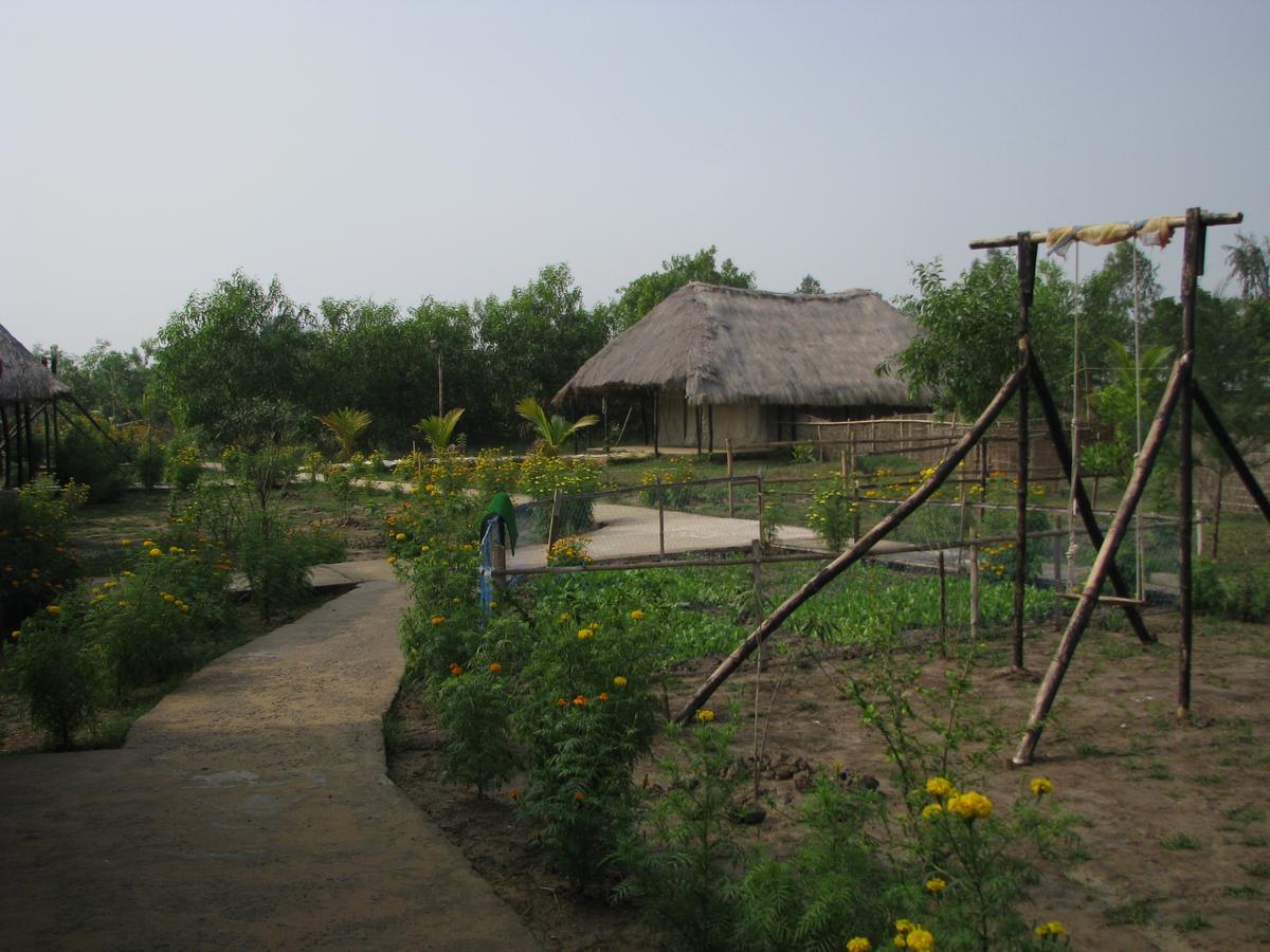 Estuarine Village Resort Satabhaya Экстерьер фото