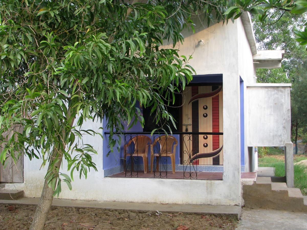 Estuarine Village Resort Satabhaya Экстерьер фото